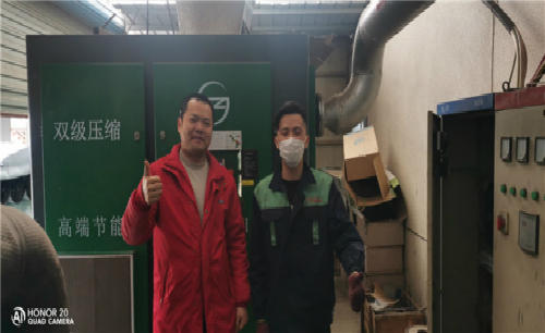 薩震節(jié)能空壓機(jī)售后服務(wù)鐵軍為南通客戶安裝空壓機(jī)現(xiàn)場(chǎng)！